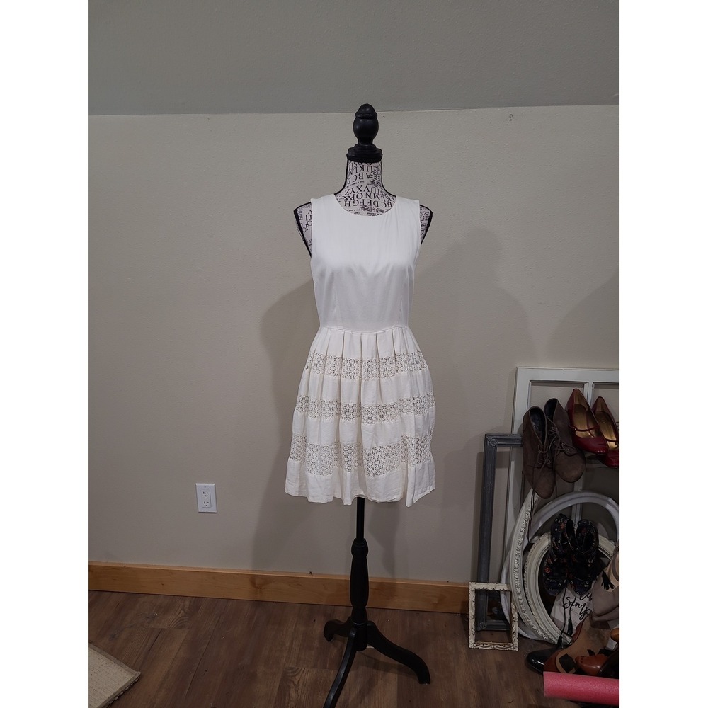 Ann Taylor Ivory dress w/ lace insert sleeveless coastal fit & flare Women SZ 2P